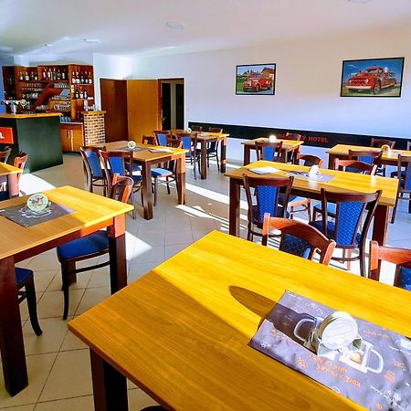 Hasicsky Hotel Přibyslav Екстериор снимка