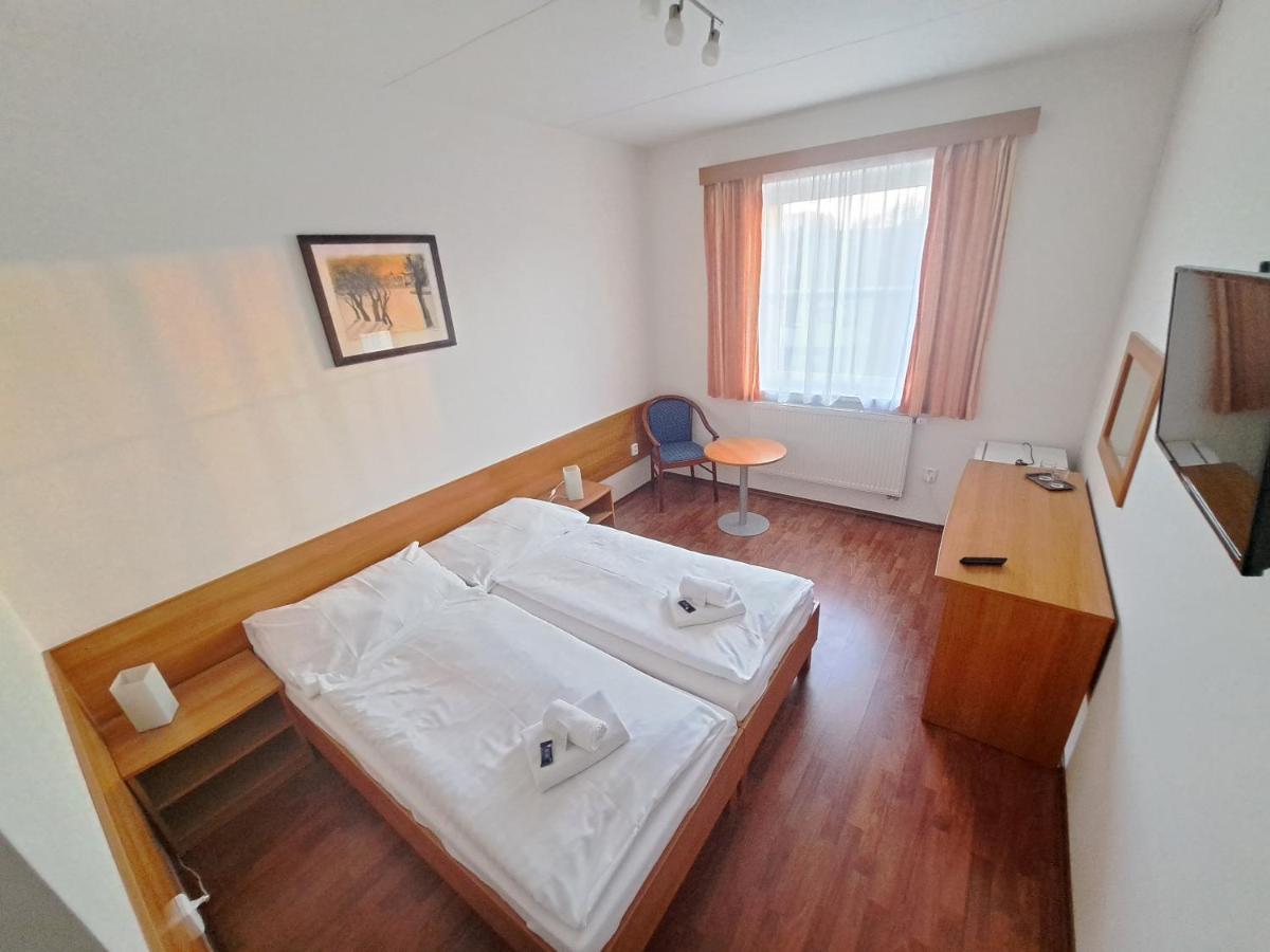 Hasicsky Hotel Přibyslav Екстериор снимка