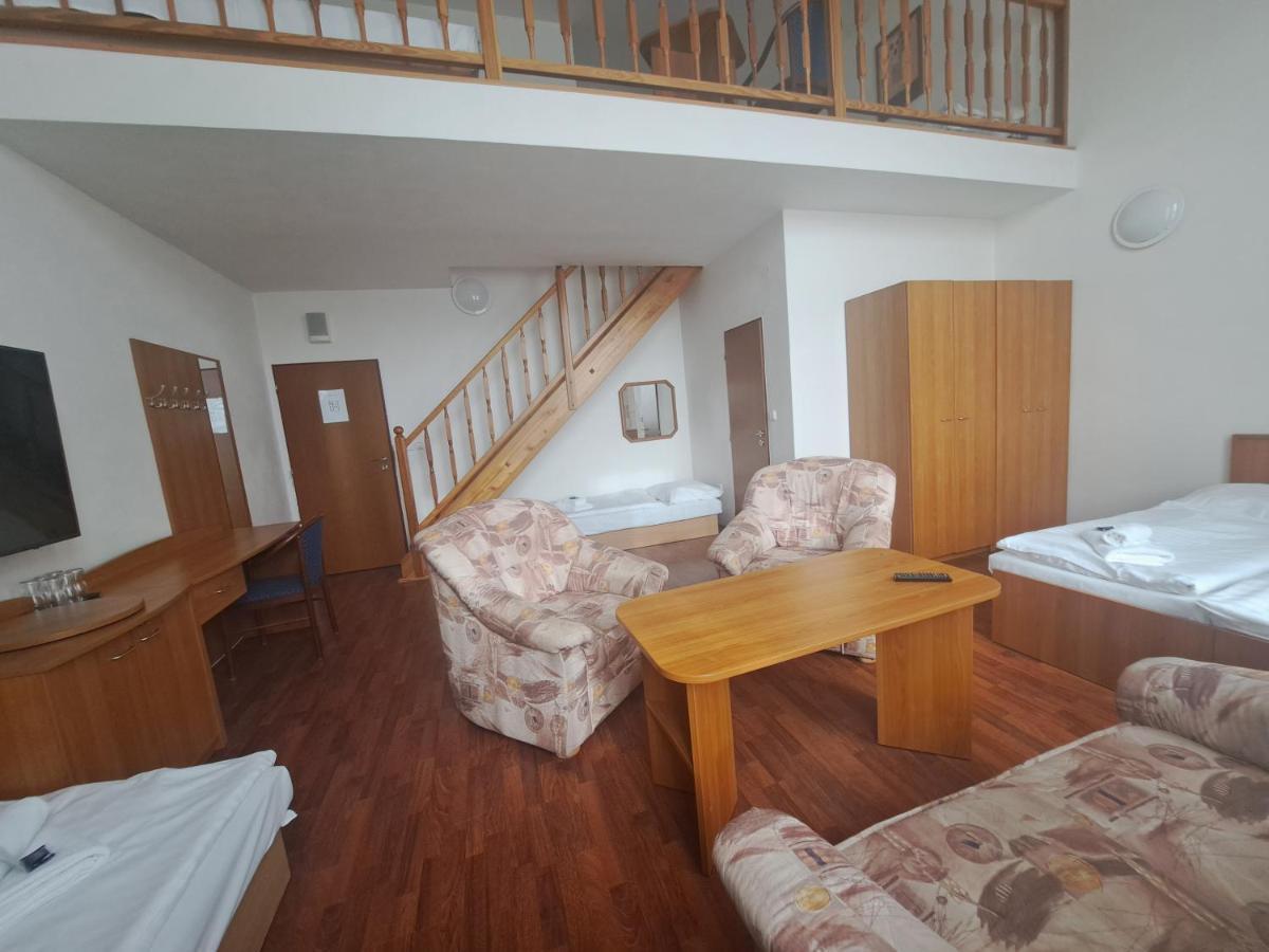 Hasicsky Hotel Přibyslav Екстериор снимка