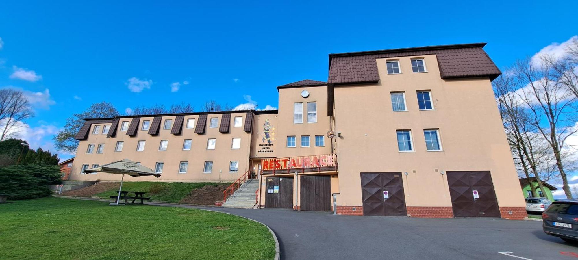 Hasicsky Hotel Přibyslav Екстериор снимка
